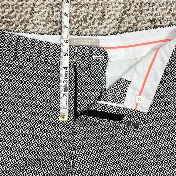 BANANA REPUBLIC HAMPTON SHORT BLACK WHITE GEOMETRIC TAILORED SIZE 10 - Picture 7 of 13